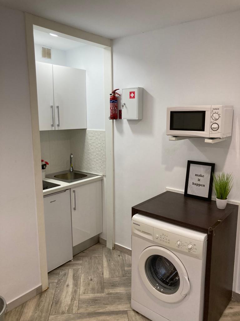 SE ALQUILA ESTUDIO HASTA 31.5.26 EN ZONA EL PINILLO (TORREMOLINOS).