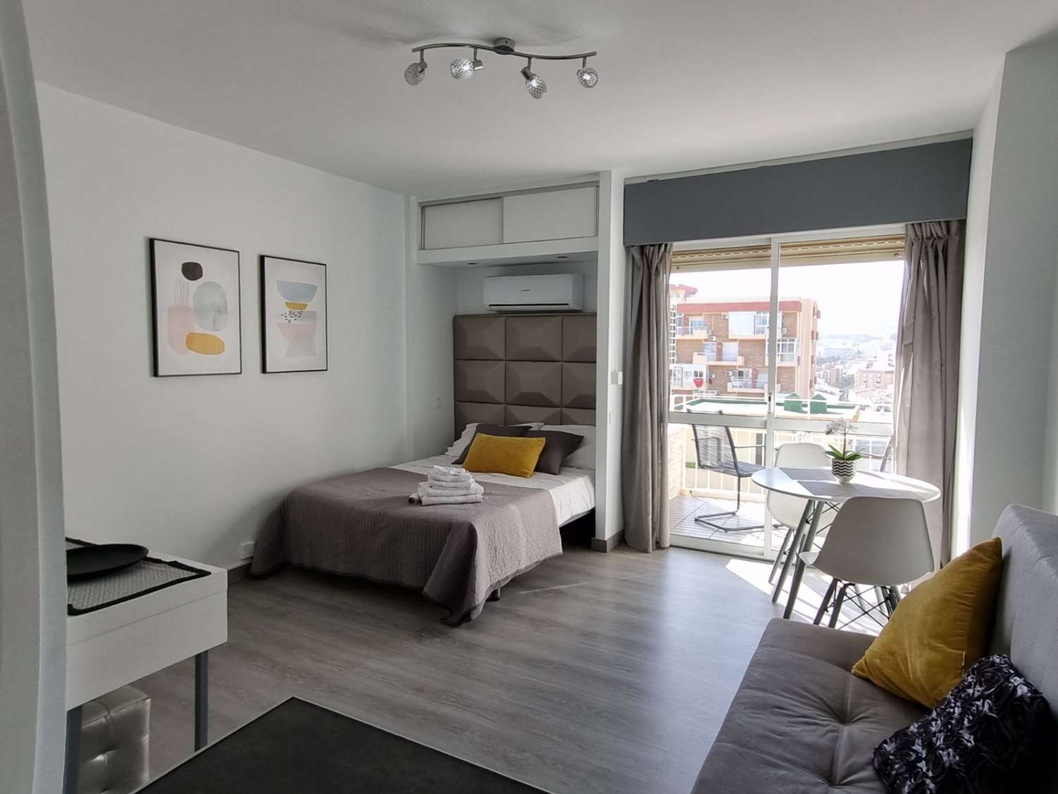 Flot studie med havudsigt til leje fra 01.02.26 - 31.5.26 og fra 01/09/2026 til 30/06/2027 i Arroyo de la Miel (Benalmadena)