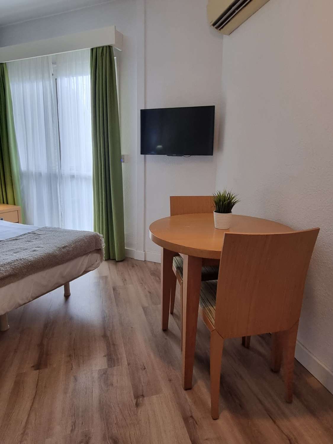 Smukt renoveret studie til leje indtil 22/02/2026 til 30/05/2026 og fra 01/09/2026 til 30/06/2027 i Benalbeach (Benalmadena)