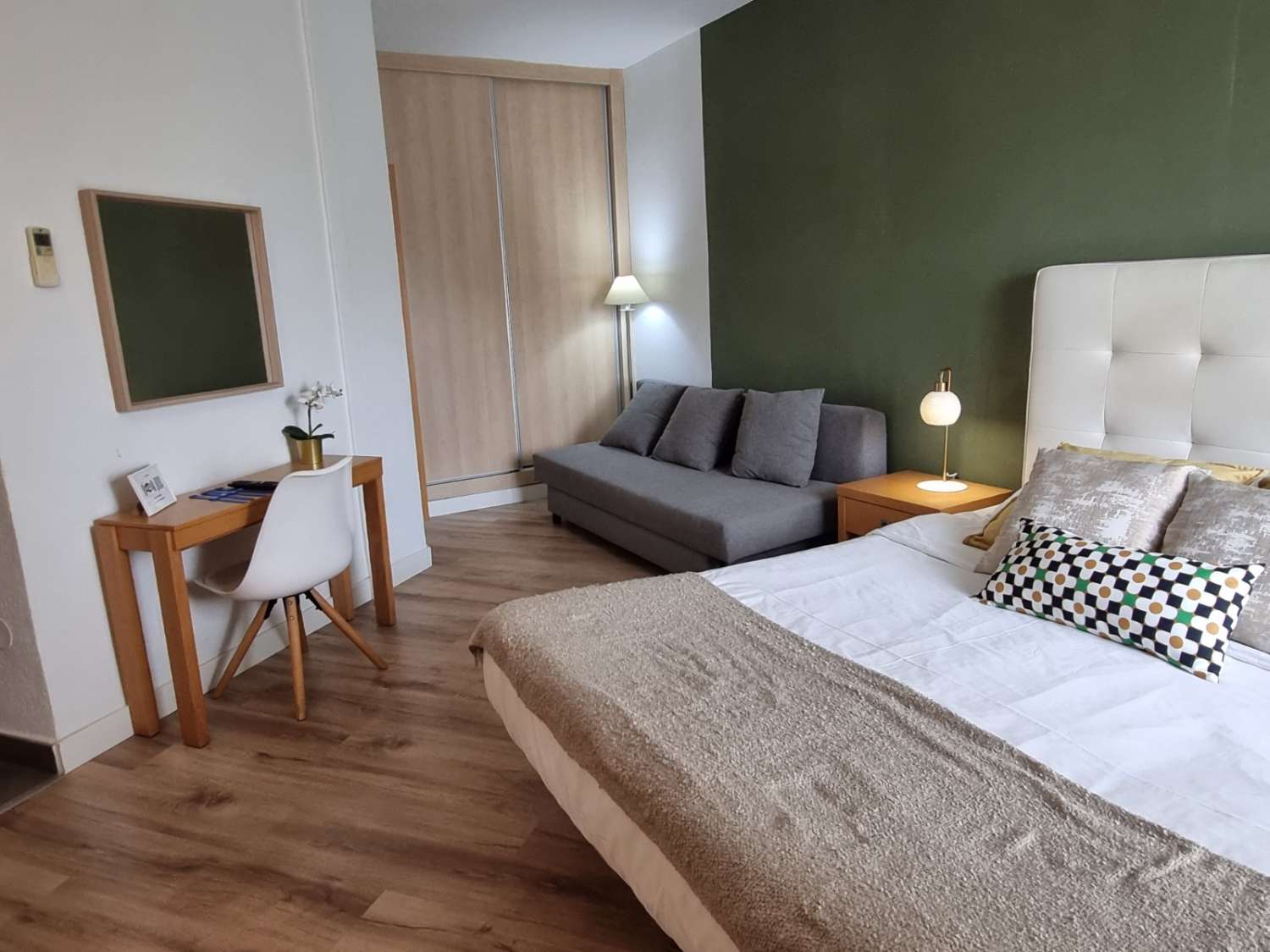 Smukt renoveret studie til leje indtil 22/02/2026 til 30/05/2026 og fra 01/09/2026 til 30/06/2027 i Benalbeach (Benalmadena)