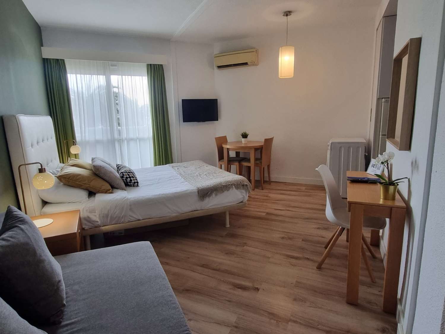 Smukt renoveret studie til leje indtil 22/02/2026 til 30/05/2026 og fra 01/09/2026 til 30/06/2027 i Benalbeach (Benalmadena)