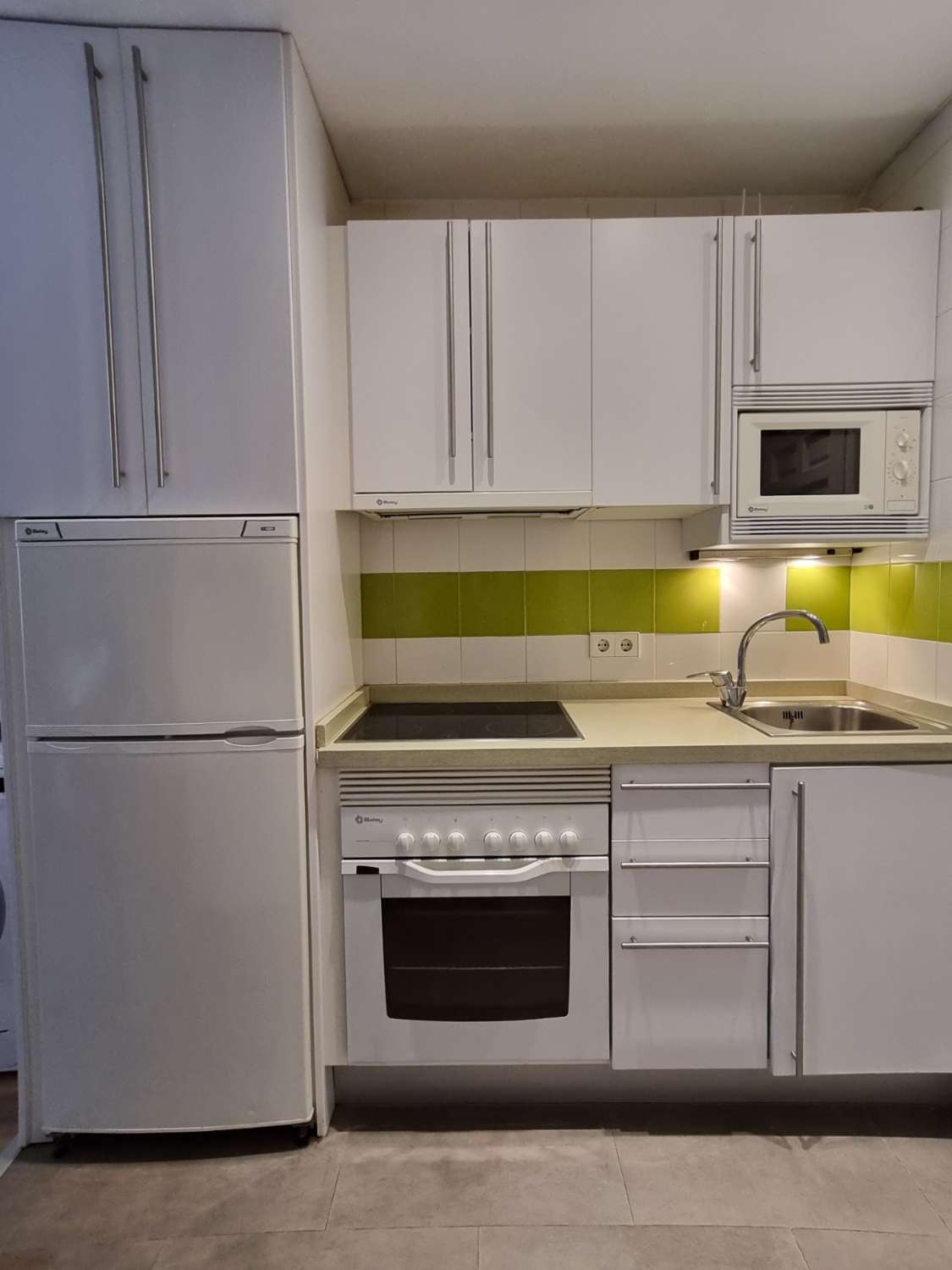 Smukt renoveret studie til leje indtil 22/02/2026 til 30/05/2026 og fra 01/09/2026 til 30/06/2027 i Benalbeach (Benalmadena)