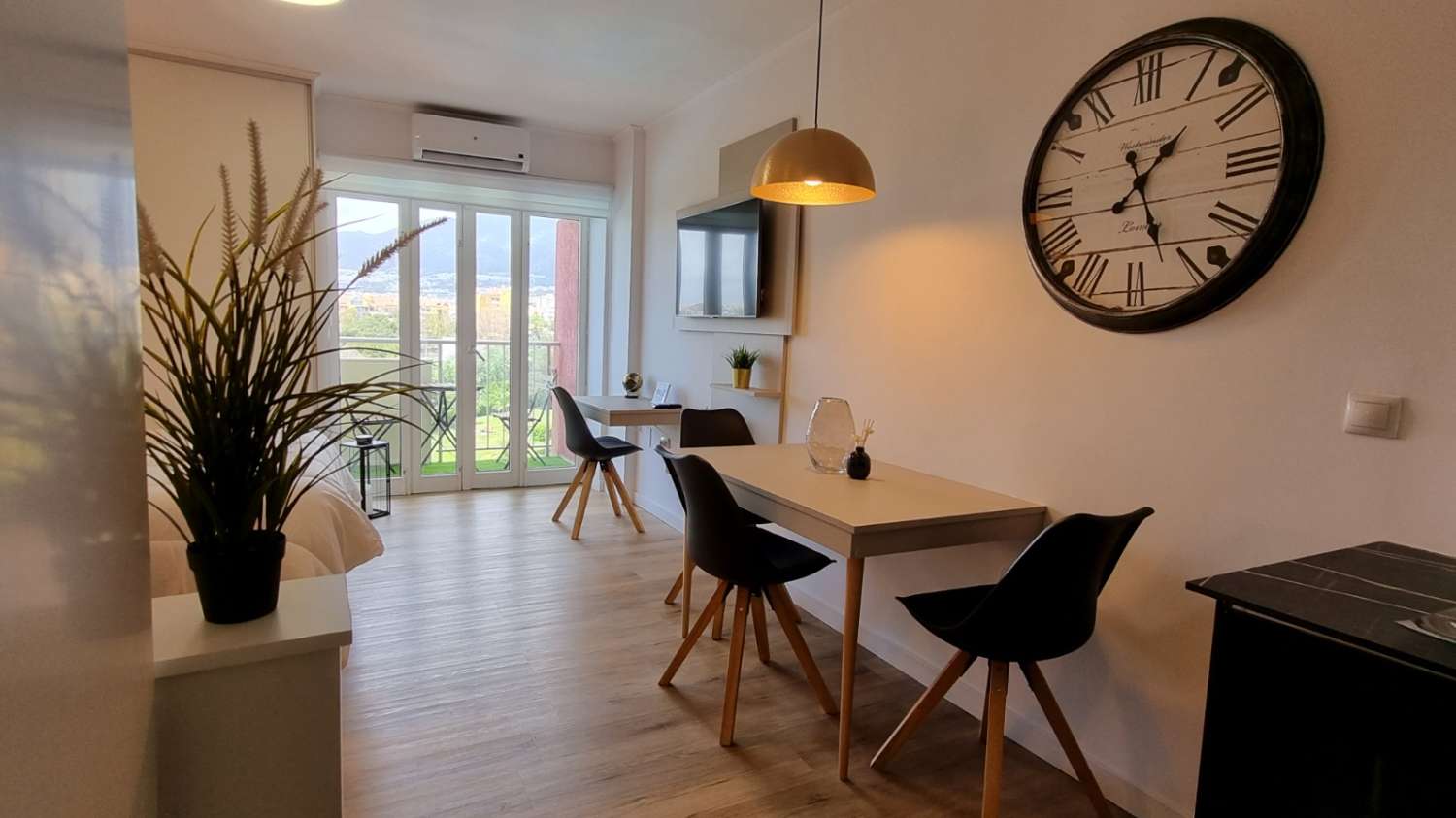 Smukt renoveret studie til leje fra 01/09/2026 - 31/06/2027 i Benalmadena