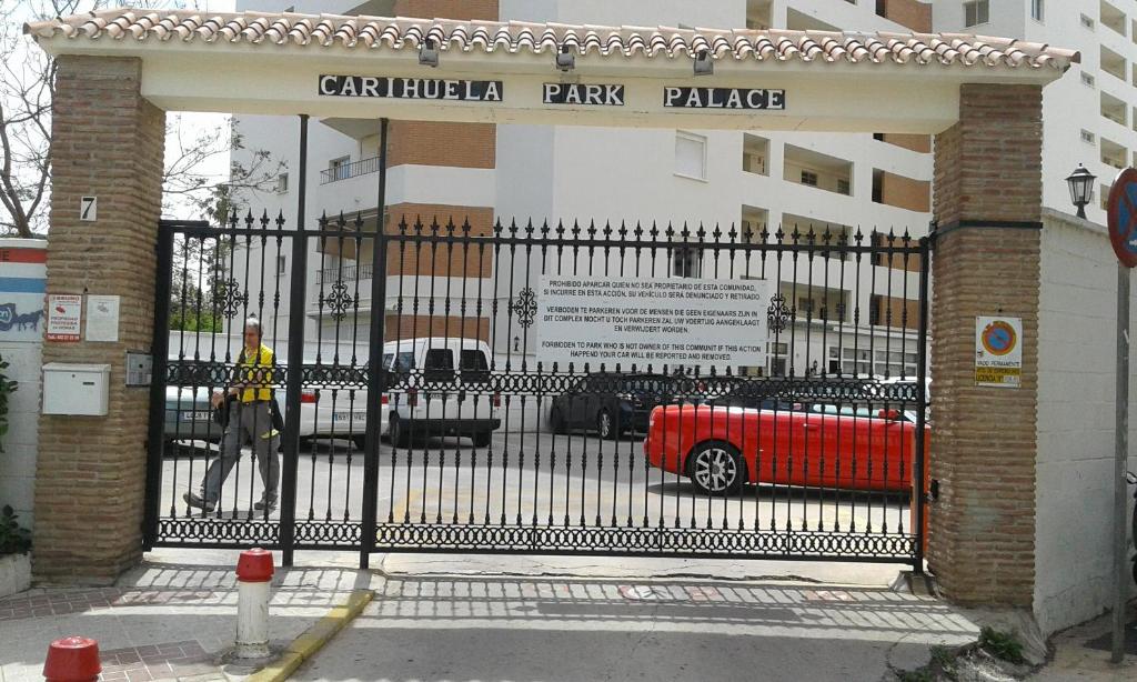 Se alquila de 15/10/2026 - 20/03/2027 bonito apartamento con vistas al mar en La Carihuela (Torremolinos)