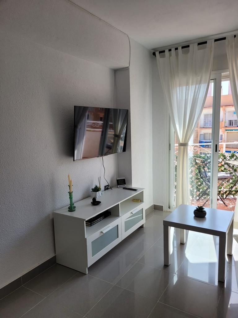 Se alquila desde  desde  2 .4.26 -30.6.26  y desde  1.9.26-30.6.27 bonito apartamento con vistas al mar en Benalmadena