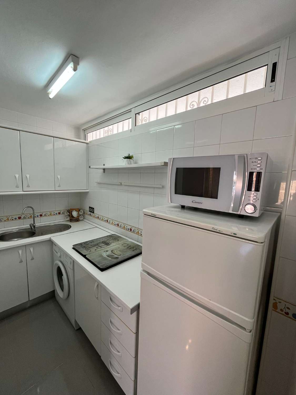 Se alquila desde  desde  2 .4.26 -30.6.26  y desde  1.9.26-30.6.27 bonito apartamento con vistas al mar en Benalmadena