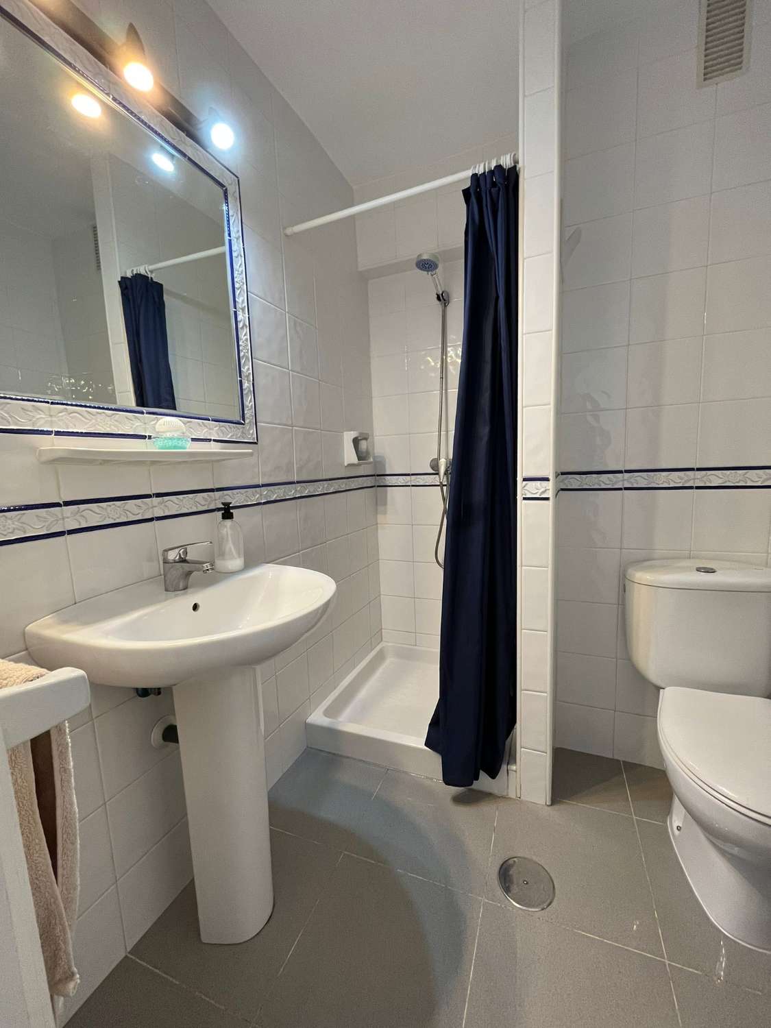 Se alquila desde  desde  2 .4.26 -30.6.26  y desde  1.9.26-30.6.27 bonito apartamento con vistas al mar en Benalmadena