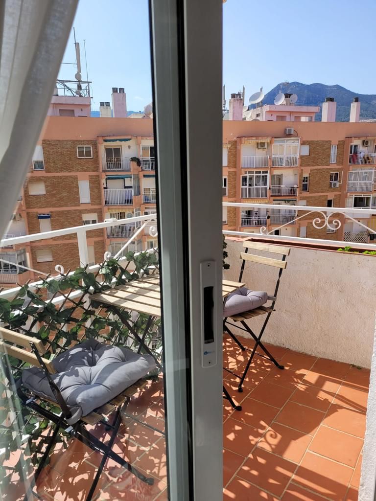 Se alquila desde  desde  2 .4.26 -30.6.26  y desde  1.9.26-30.6.27 bonito apartamento con vistas al mar en Benalmadena