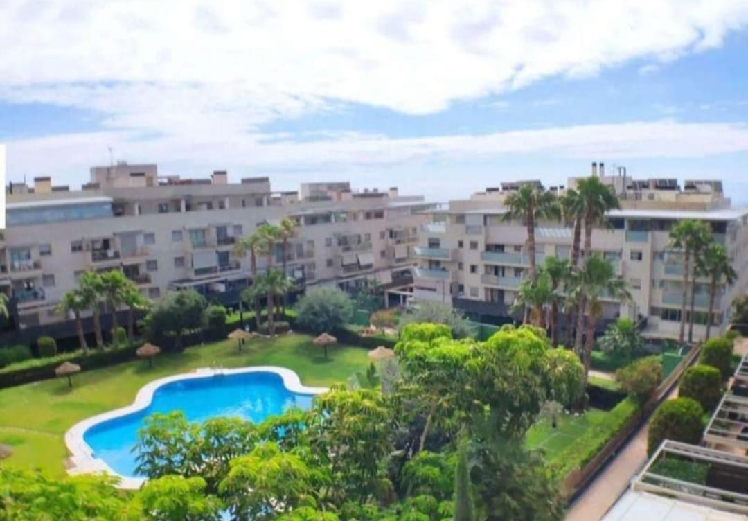 SE ALQUILA ESPECTACULAR APARTAMENTO desde 01/09/26- 31/05/27 EN EL PINILLO TORREMOLINOS