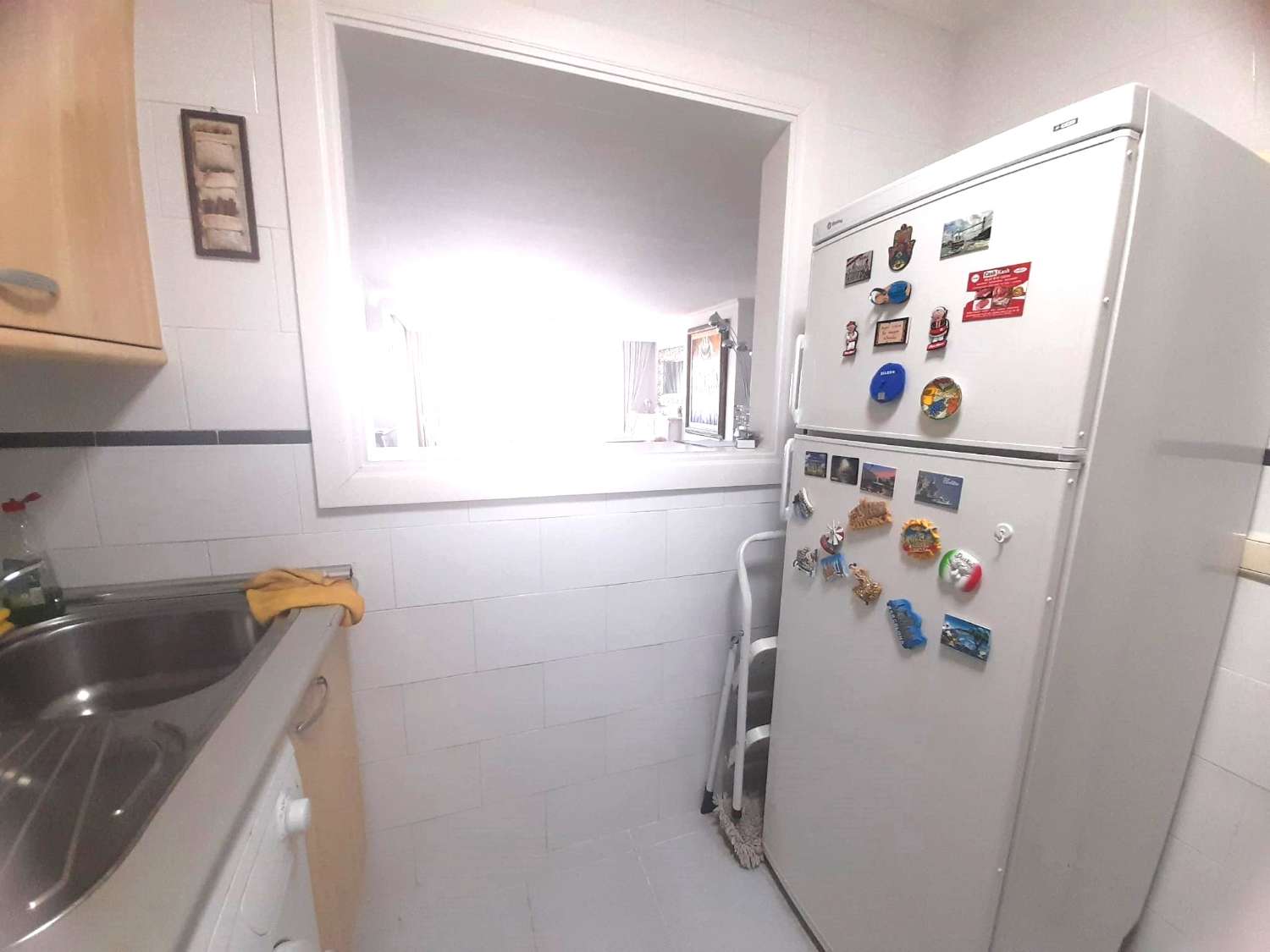 SE ALQUILA desde 01.09.26-31.12..26 bonito apartamento con vistas al mar EN 1ª LINEA DE PLAYA EN BENALMADENA