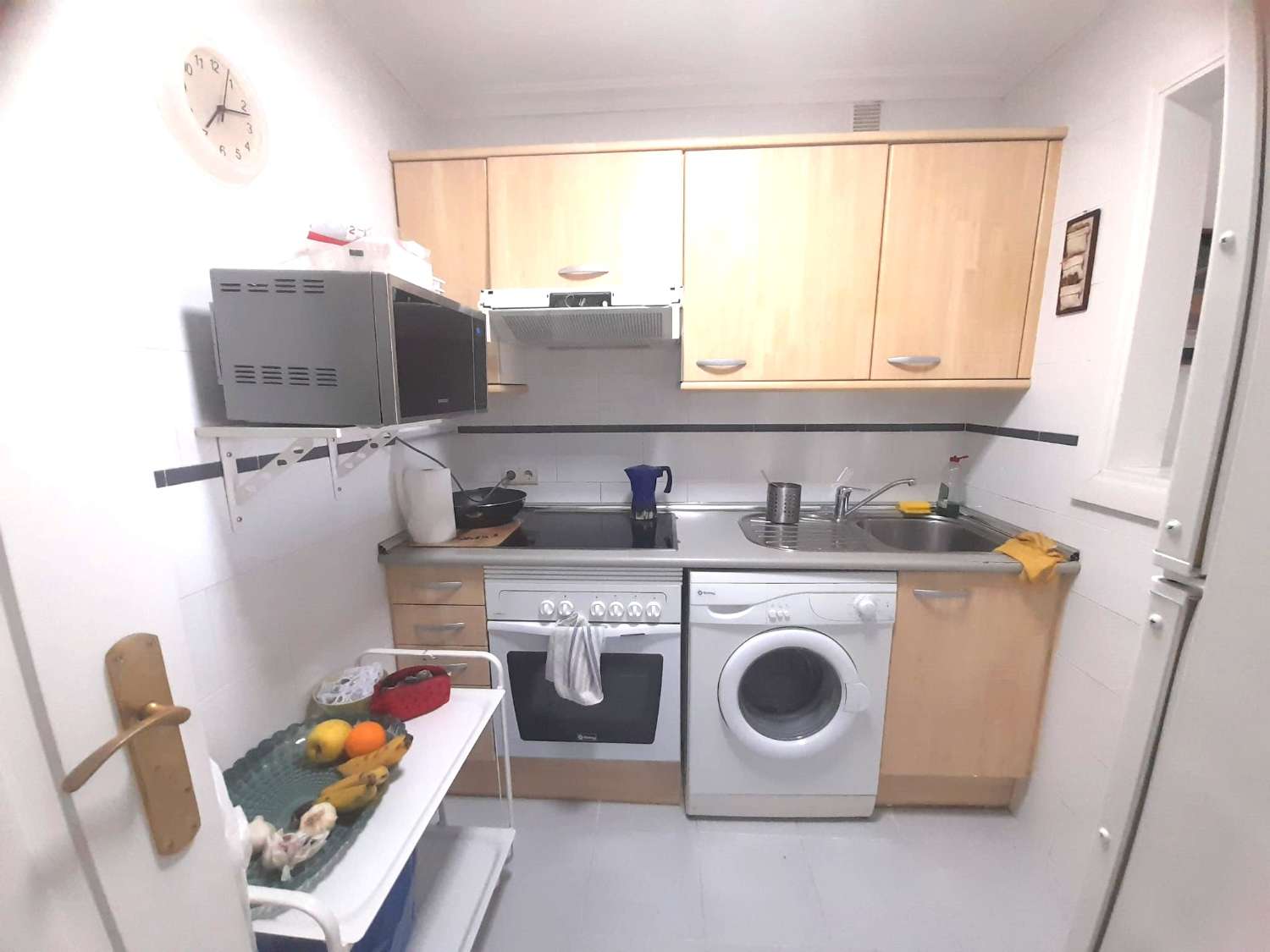 SE ALQUILA desde 01.09.26-31.12..26 bonito apartamento con vistas al mar EN 1ª LINEA DE PLAYA EN BENALMADENA