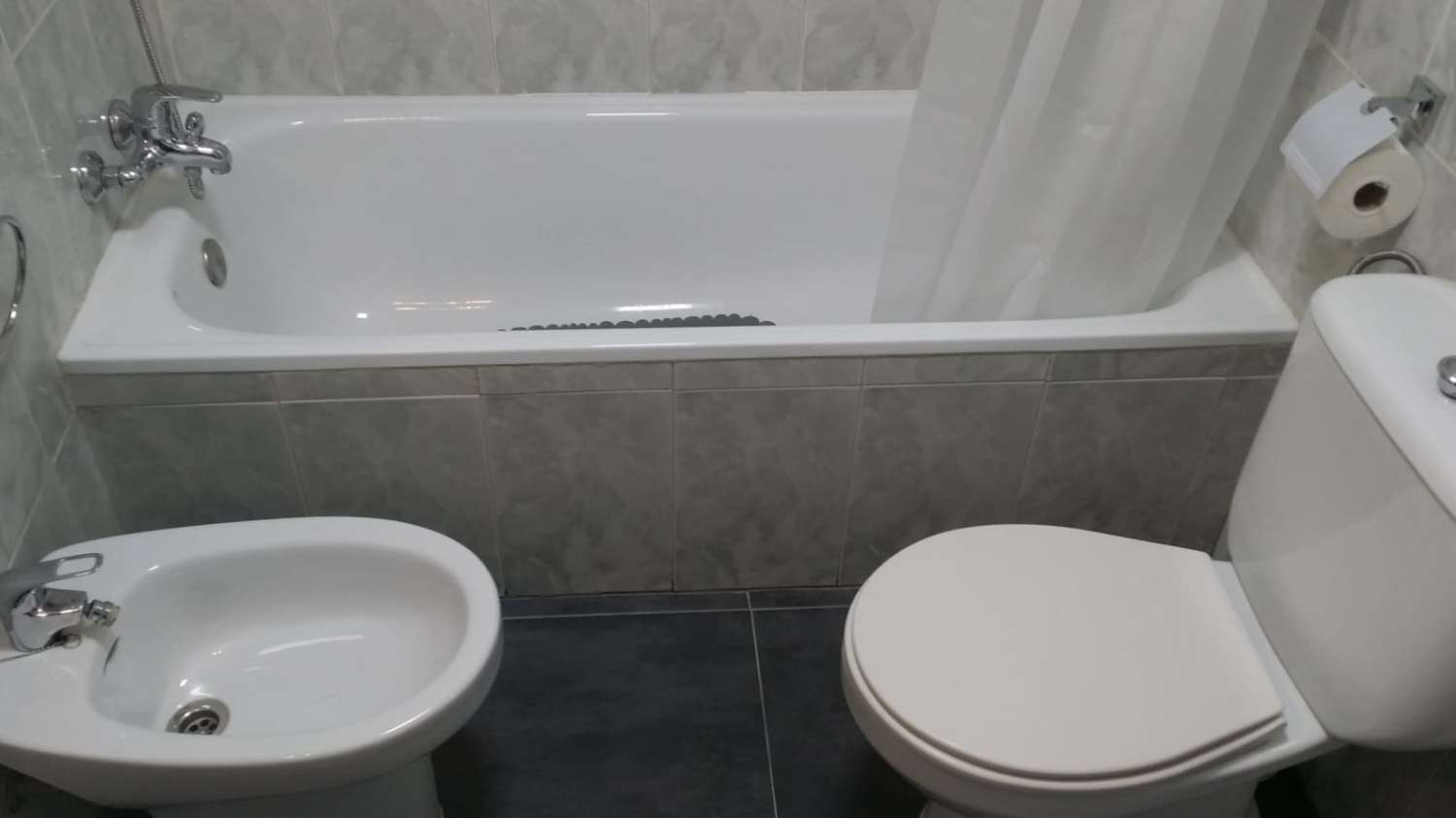 SE ALQUILA DESDE 1/9/26 -30/06/2027 BONITO APARTAMENTO REFORMADO  CERCA PLAZA SOLYMAR