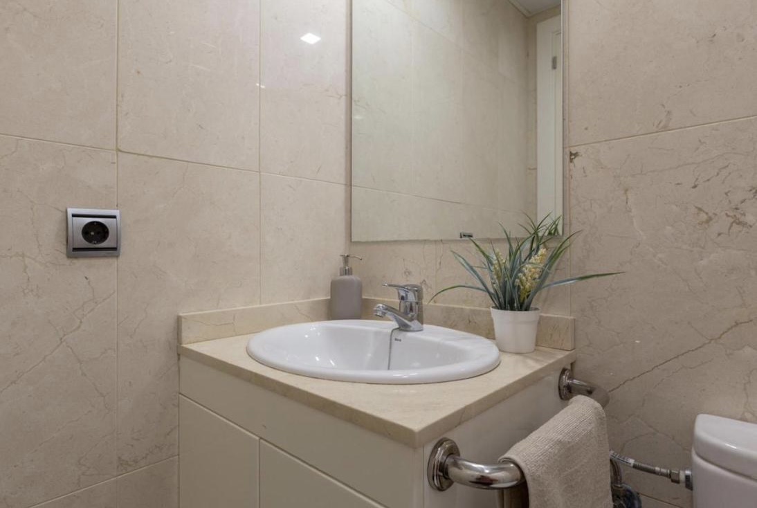 Se alquila del 1/9/2026 -  30/6/2027  bonito Duplex  apartamento en Benalmadena Costa a 200 metros de la playa