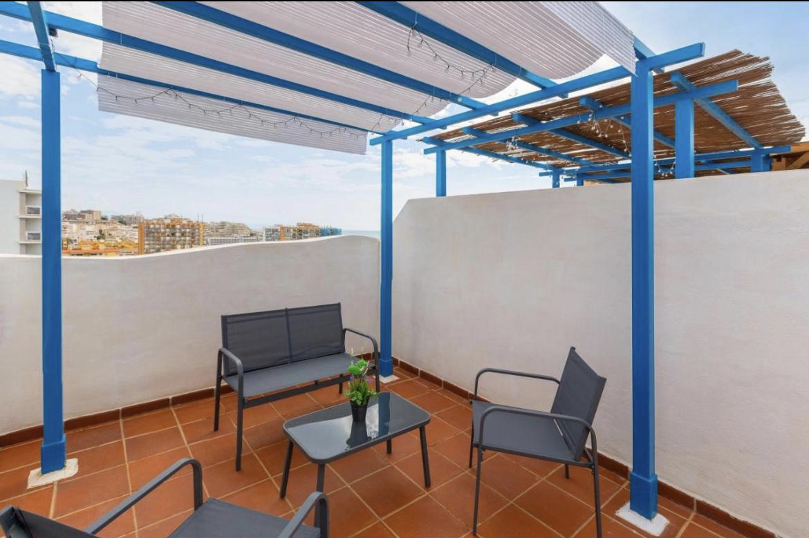 Se alquila del 1/9/2026 -  30/6/2027  bonito Duplex  apartamento en Benalmadena Costa a 200 metros de la playa