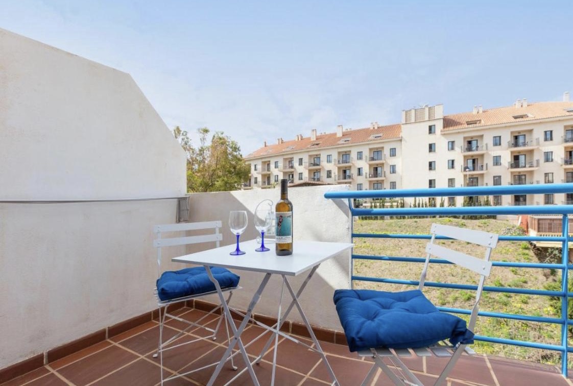 Se alquila del 1/9/2026 -  30/6/2027  bonito Duplex  apartamento en Benalmadena Costa a 200 metros de la playa