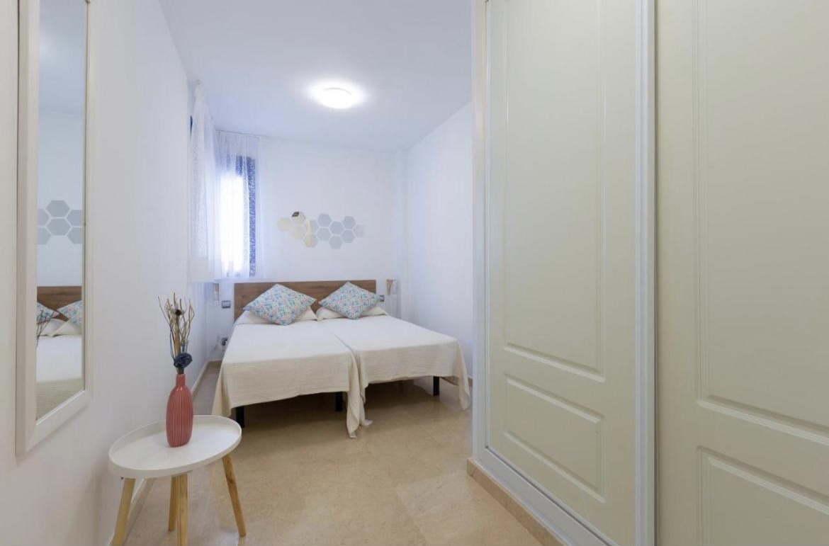 Se alquila del 1/9/2026 -  30/6/2027  bonito Duplex  apartamento en Benalmadena Costa a 200 metros de la playa