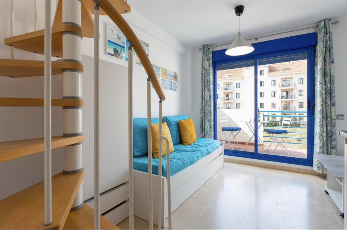 Se alquila del 1/9/2026 -  30/6/2027  bonito Duplex  apartamento en Benalmadena Costa a 200 metros de la playa