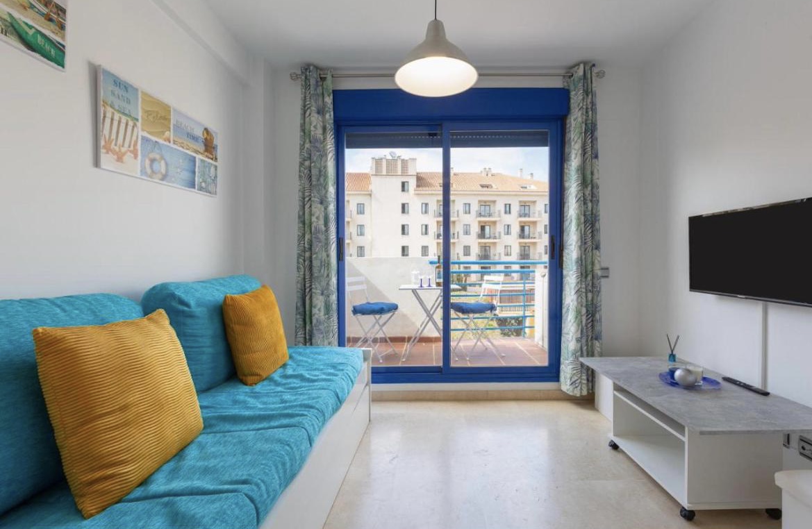 Se alquila del 1/9/2026 -  30/6/2027  bonito Duplex  apartamento en Benalmadena Costa a 200 metros de la playa