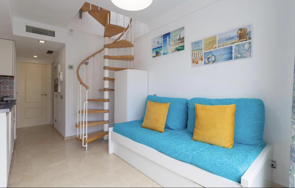 Se alquila del 1/9/2026 -  30/6/2027  bonito Duplex  apartamento en Benalmadena Costa a 200 metros de la playa