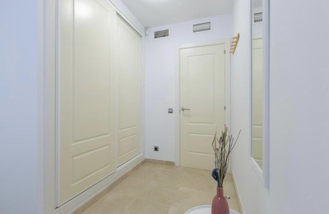 Se alquila del 1/9/2026 -  30/6/2027  bonito Duplex  apartamento en Benalmadena Costa a 200 metros de la playa