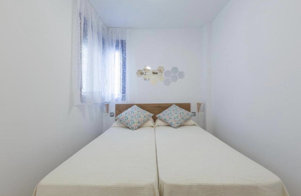 Se alquila del 1/9/2026 -  30/6/2027  bonito Duplex  apartamento en Benalmadena Costa a 200 metros de la playa