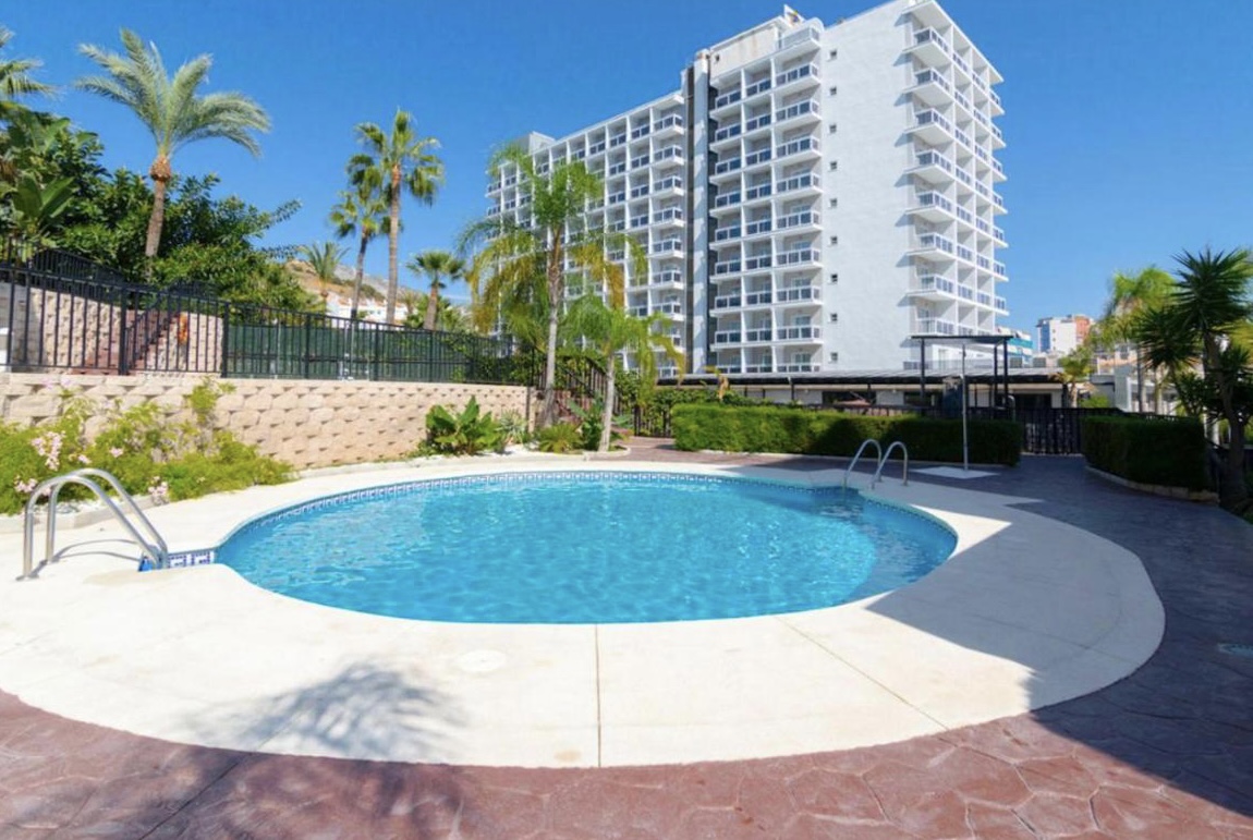 Se alquila del 1/9/2026 -  30/6/2027  bonito Duplex  apartamento en Benalmadena Costa a 200 metros de la playa
