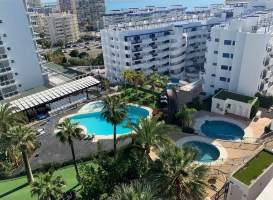 Se alquila del 1/9/2026 -  30/6/2027  bonito Duplex  apartamento en Benalmadena Costa a 200 metros de la playa