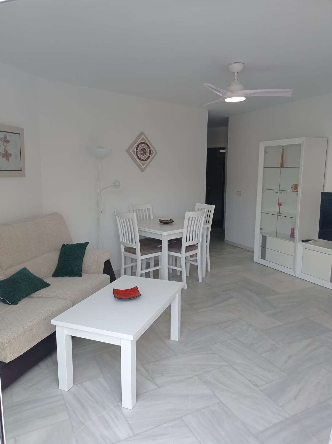 SE ALQUILA DESDE 1.10.26-31.5.27 BONITO APARTAMENTO EN PUERTO MARINA (BENALMADENA)