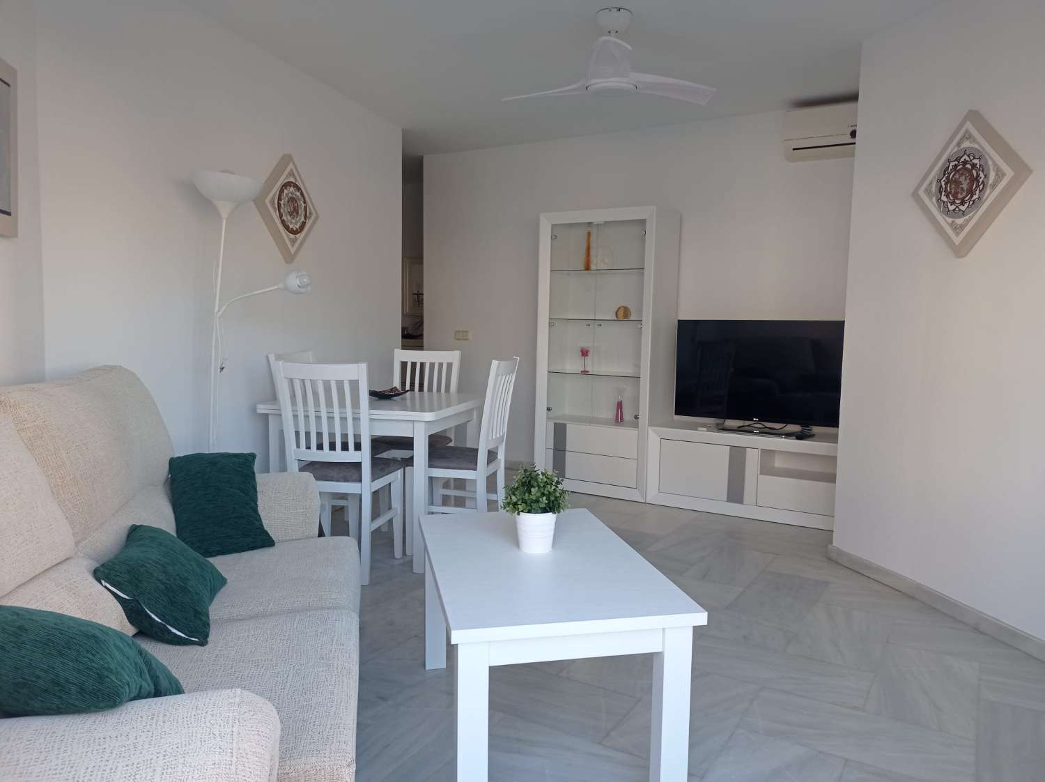 SE ALQUILA DESDE 1.10.26-31.5.27 BONITO APARTAMENTO EN PUERTO MARINA (BENALMADENA)