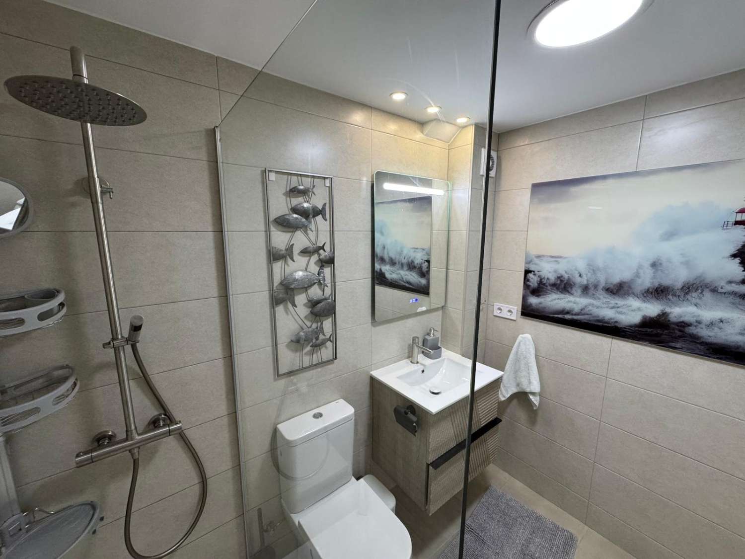 SE ALQUILA DEL 01.09.2026 - 31.05.2027  BONITO APARTAMENTO REFORMADO CON VISTAS AL MAR EN ARROYO DE LA MIEL (BENALMADENA)