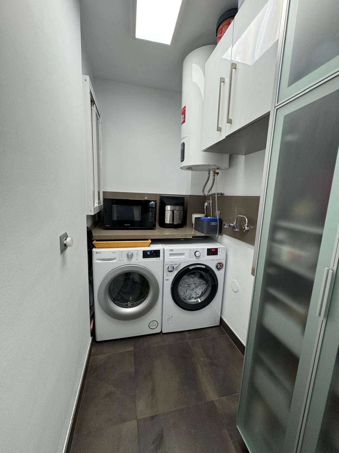 SE ALQUILA DEL 01.09.2026 - 31.05.2027  BONITO APARTAMENTO REFORMADO CON VISTAS AL MAR EN ARROYO DE LA MIEL (BENALMADENA)