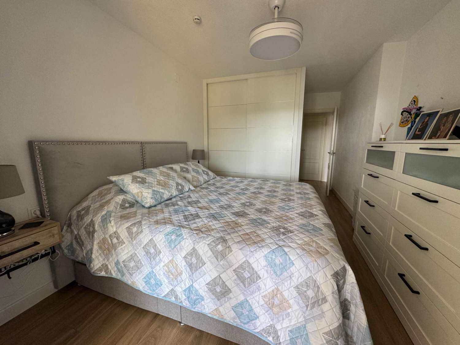 SE ALQUILA DEL 01.09.2026 - 31.05.2027  BONITO APARTAMENTO REFORMADO CON VISTAS AL MAR EN ARROYO DE LA MIEL (BENALMADENA)