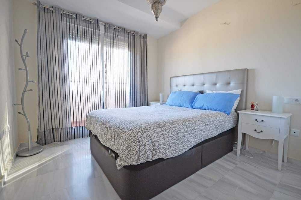 Se alquila hasta 30.6.2026  bonito apartamento con vistas al mar en Benalmádena