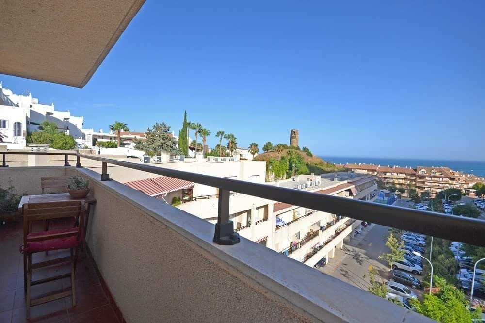 Se alquila hasta 30.6.2026  bonito apartamento con vistas al mar en Benalmádena
