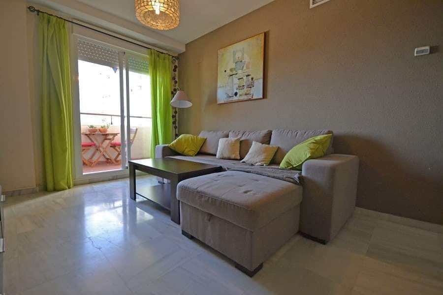 Se alquila hasta 30.6.2026  bonito apartamento con vistas al mar en Benalmádena