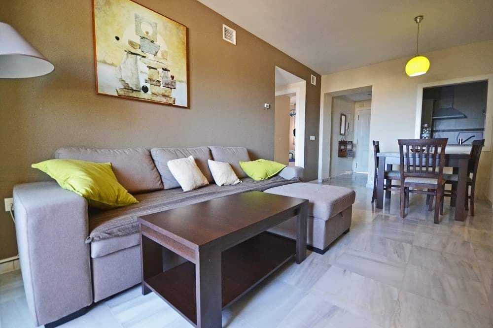 Se alquila hasta 30.6.2026  bonito apartamento con vistas al mar en Benalmádena