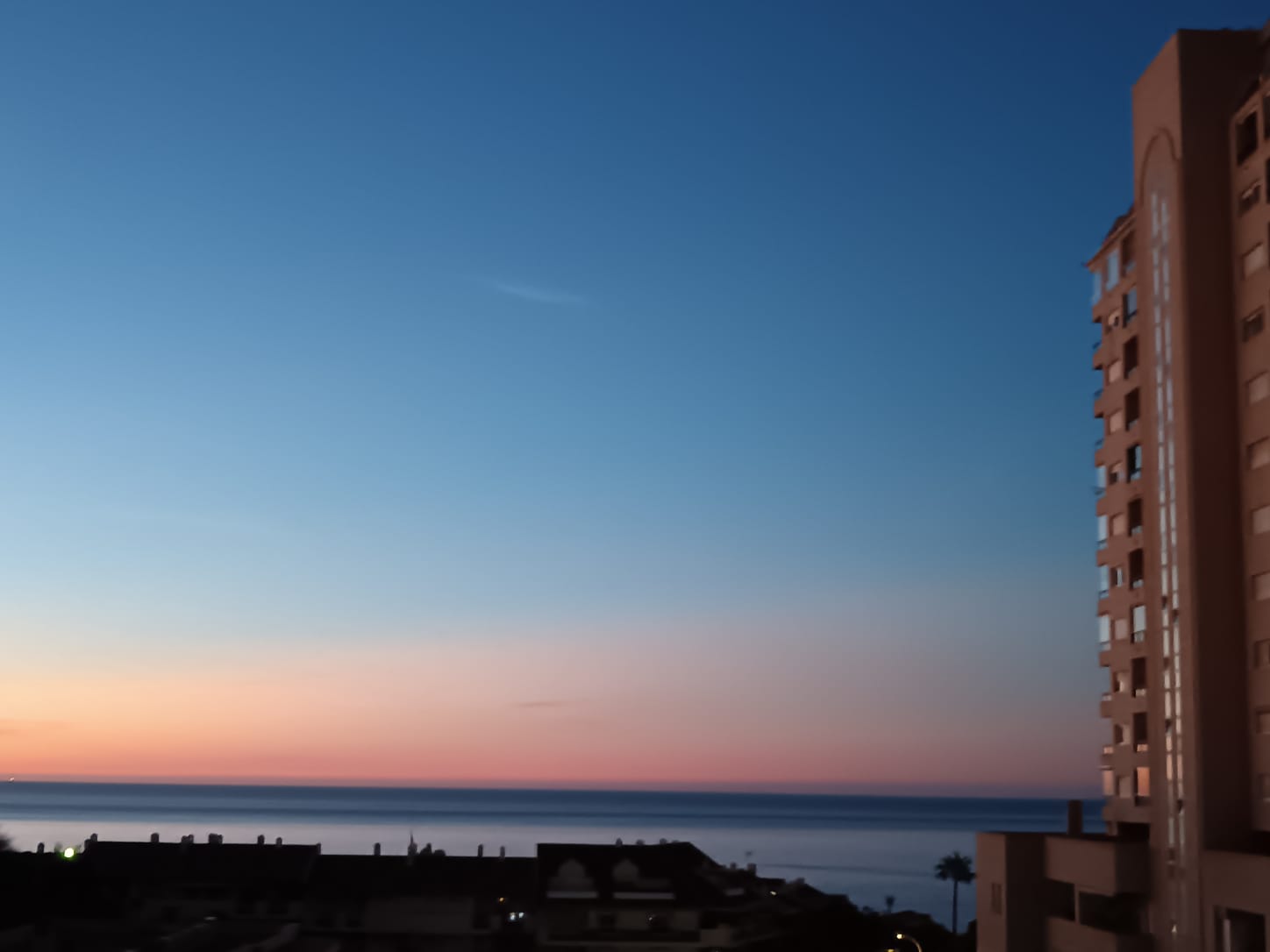 Se alquila hasta 30.6.2026  bonito apartamento con vistas al mar en Benalmádena