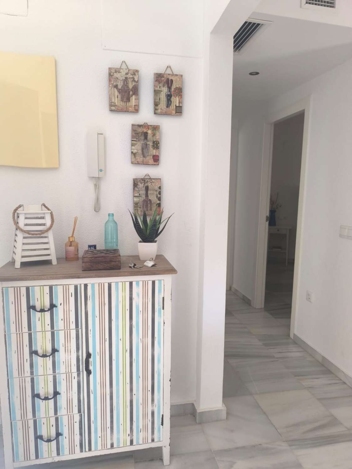 Se alquila  desde 1.9.26 hasta 30.6.27 bonito apartamento con vistas laterales al mar  en Benalmádena