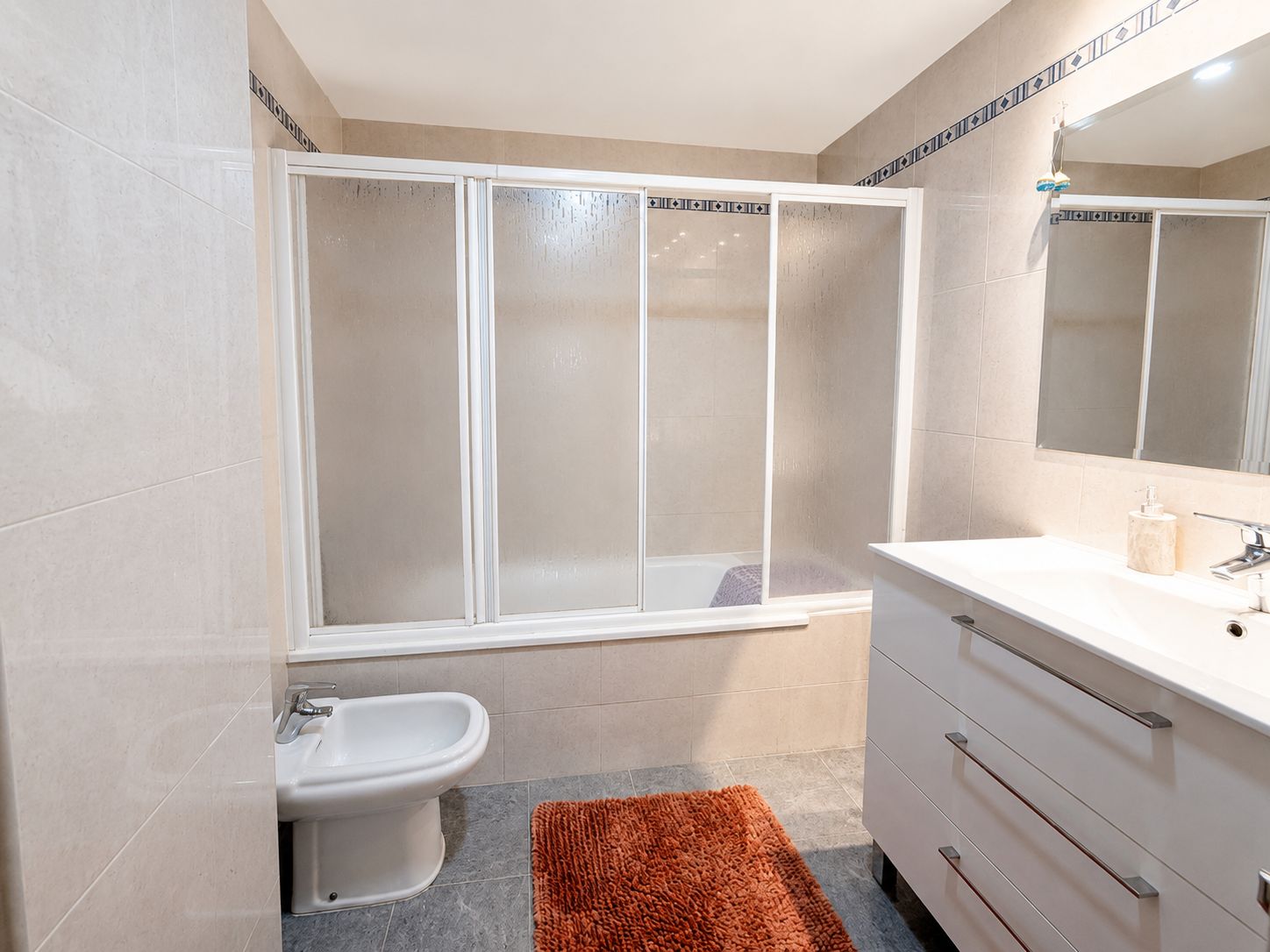 Se alquila desde 01/09/2026 hasta 30/06/2027 magnífico dúplex de 3 dormitorios en el centro de Fuengirola