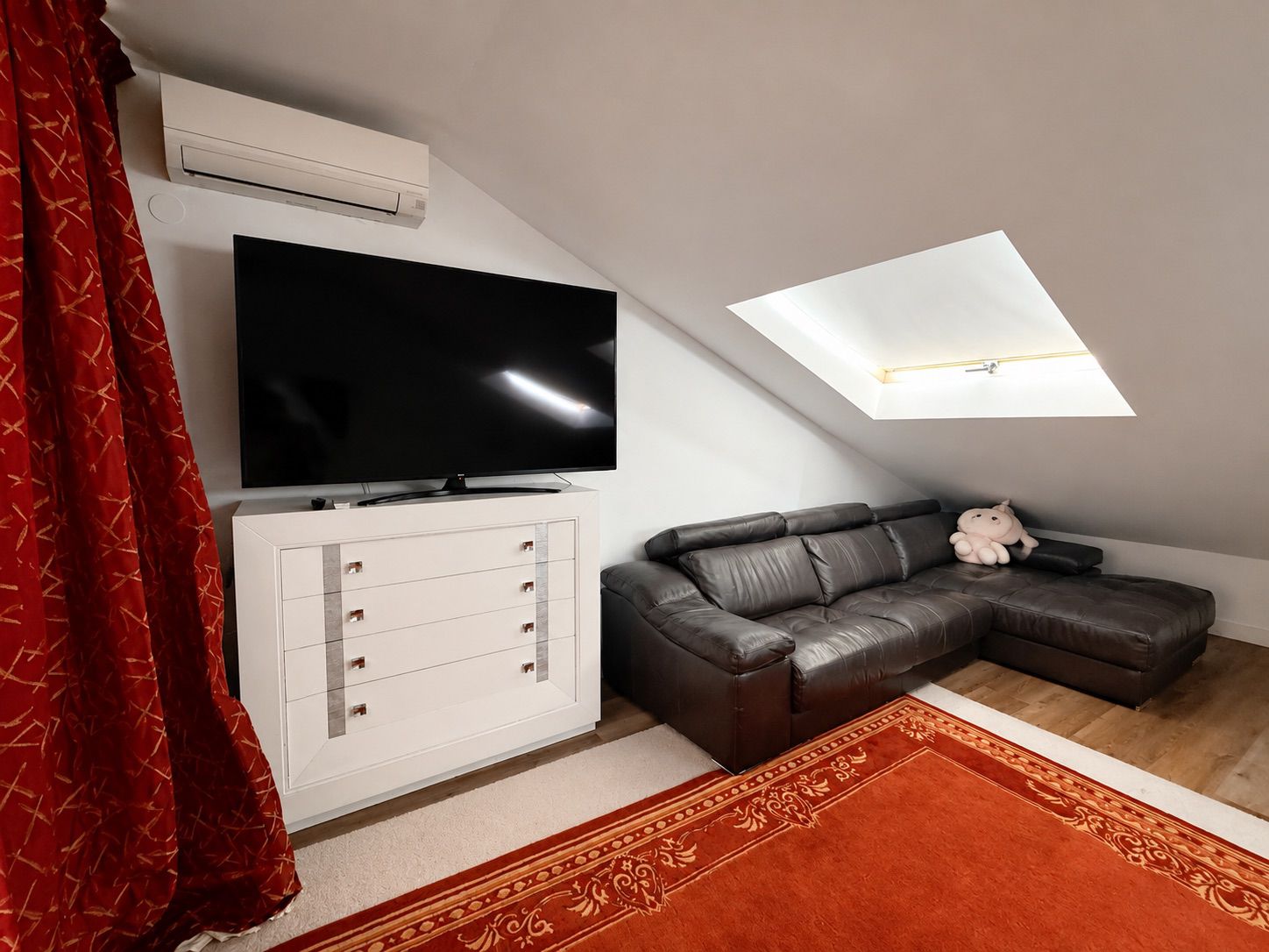Se alquila desde 01/09/2026 hasta 30/06/2027 magnífico dúplex de 3 dormitorios en el centro de Fuengirola