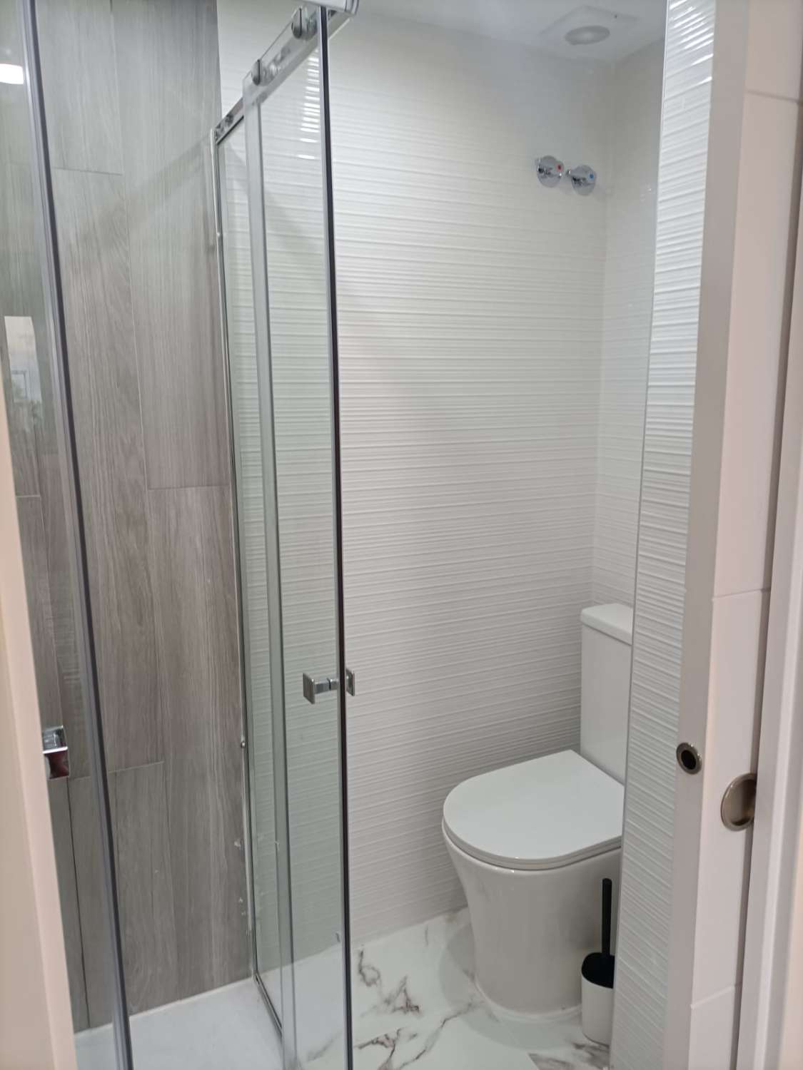 SE ALQUILA DESDE 15/03/2026-30/06/2026 Y DESDE 15/10/2026-30/06/2027 MAGNIFICO APARTAMENTO CON VISTAS AL MAR  EN ZONA LA CARIHUELA (TORREMOLINOS6