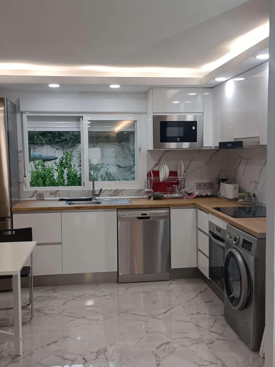 SE ALQUILA DESDE 15/03/2026-30/06/2026 Y DESDE 15/10/2026-30/06/2027 MAGNIFICO APARTAMENTO CON VISTAS AL MAR  EN ZONA LA CARIHUELA (TORREMOLINOS6