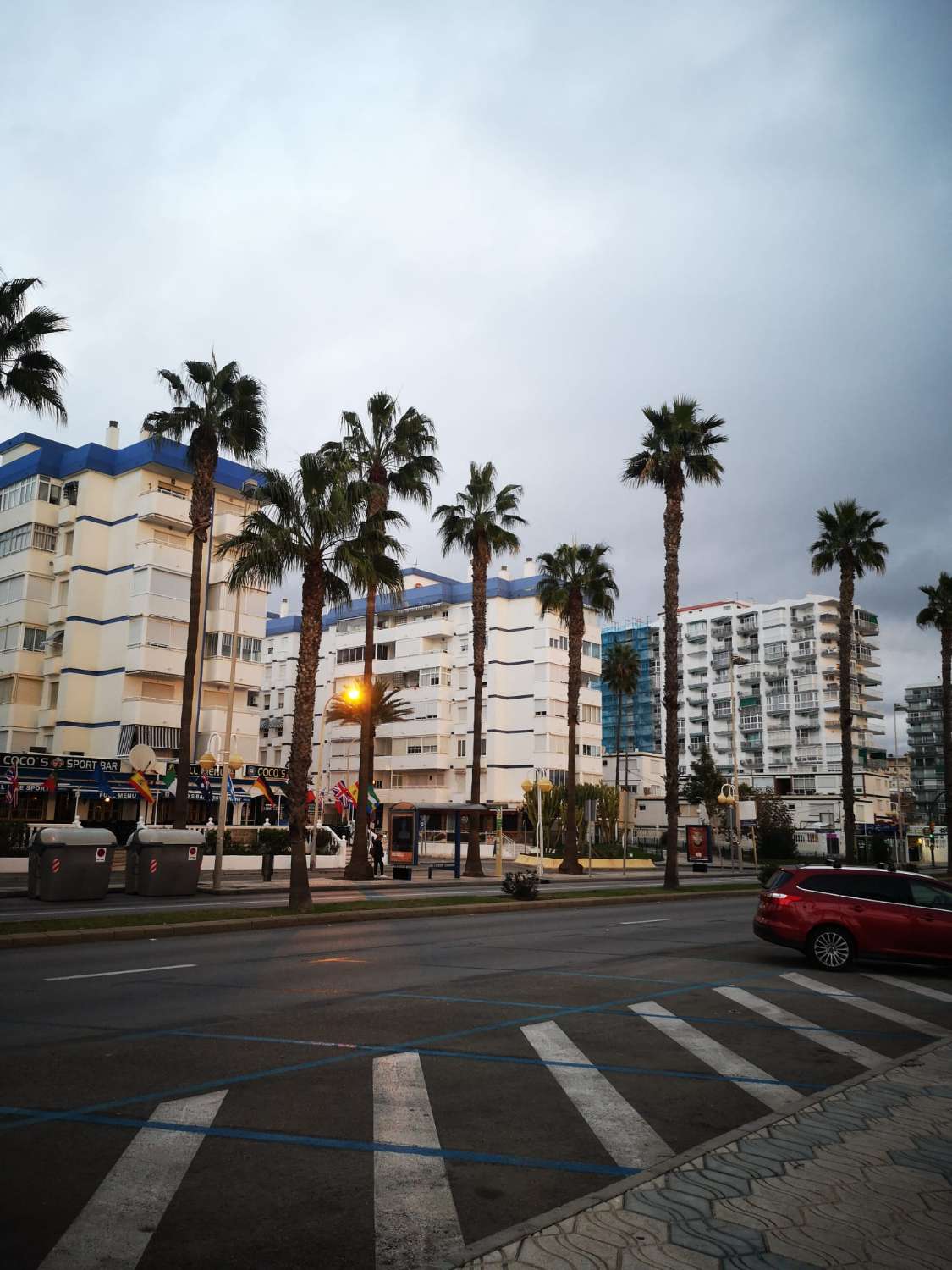 HALV SÆSON. TIL LEJE FRA 01-09-26 TIL 30.06.27 RENOVERET 2. LINJE STRANDSTUDIE I BENALMADENA COSTA