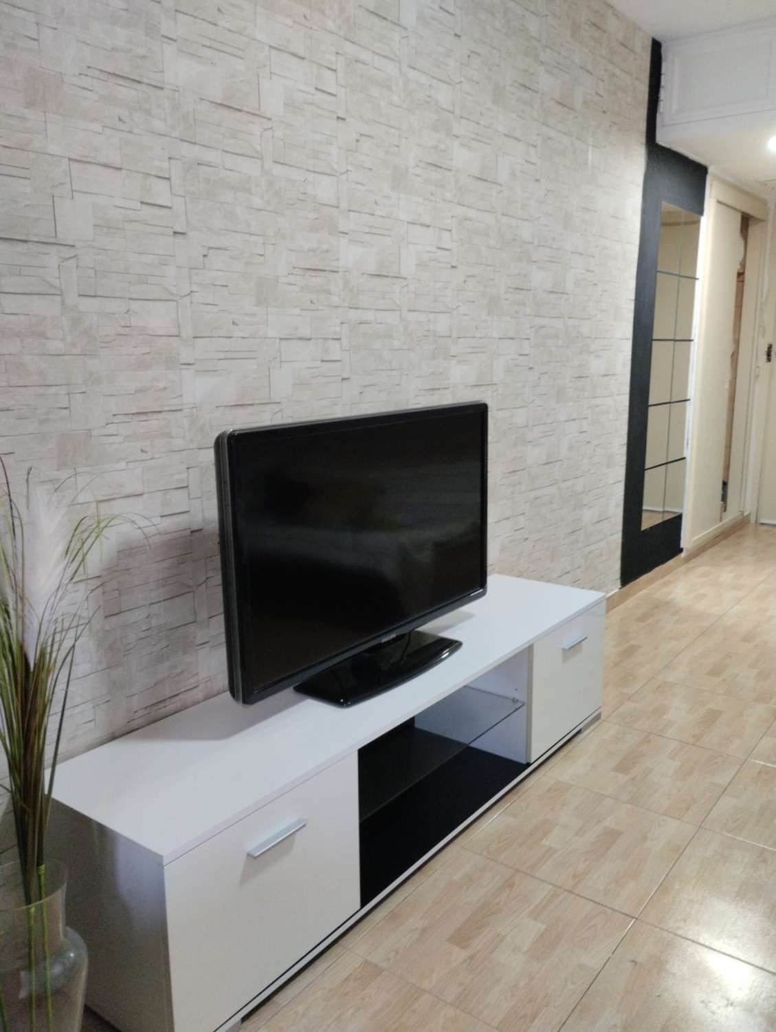 HALV SÆSON. TIL LEJE FRA 01-09-26 TIL 30.06.27 RENOVERET 2. LINJE STRANDSTUDIE I BENALMADENA COSTA