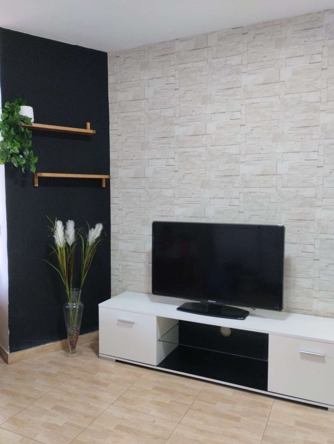 HALV SÆSON. TIL LEJE FRA 01-09-26 TIL 30.06.27 RENOVERET 2. LINJE STRANDSTUDIE I BENALMADENA COSTA