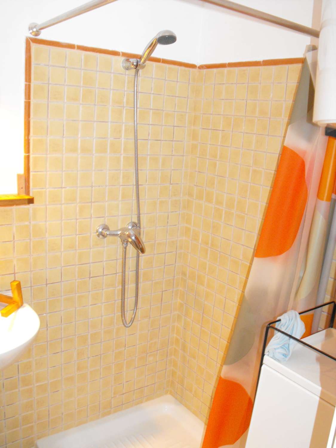 HALV SÆSON. TIL LEJE FRA 01-09-26 TIL 30.06.27 RENOVERET 2. LINJE STRANDSTUDIE I BENALMADENA COSTA