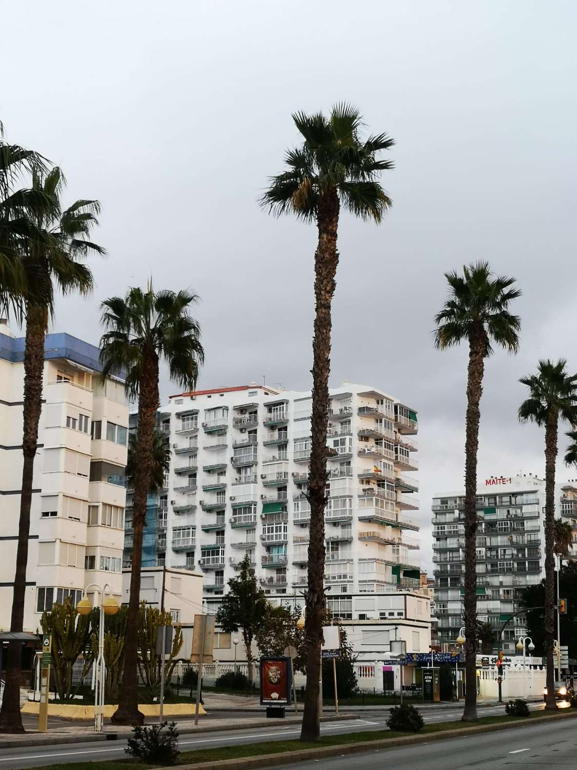 SE ALQUILA DESDE 01.04.26-30.06.2026   ESTUDIO REFORMADO CON VISTAS AL MAR   EN 2ª LINEA DE PLAYA EN BENALMÁDENA