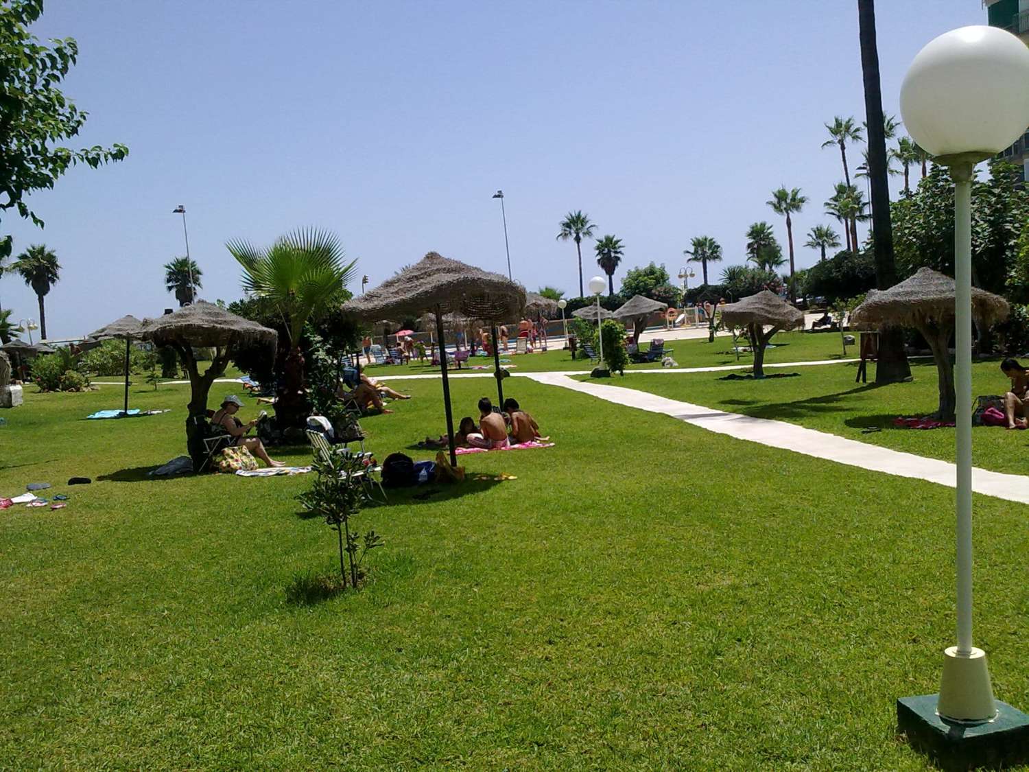 SE ALQUILA DESDE 01.04.26-30.06.2026   ESTUDIO REFORMADO CON VISTAS AL MAR   EN 2ª LINEA DE PLAYA EN BENALMÁDENA