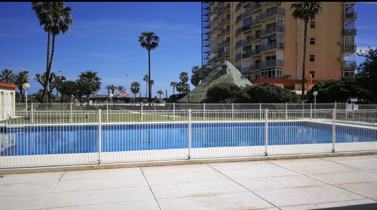 SE ALQUILA DESDE 01.04.26-30.06.2026   ESTUDIO REFORMADO CON VISTAS AL MAR   EN 2ª LINEA DE PLAYA EN BENALMÁDENA