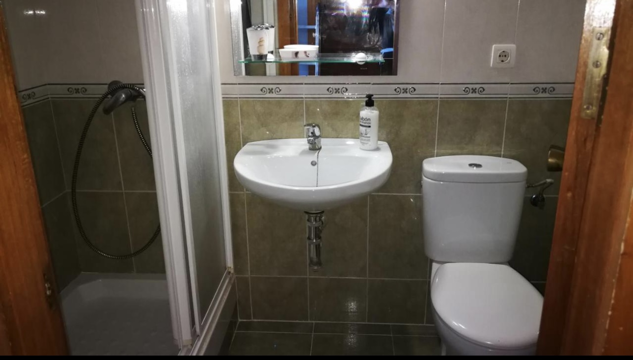 SE ALQUILA DESDE 01.04.26-30.06.2026   ESTUDIO REFORMADO CON VISTAS AL MAR   EN 2ª LINEA DE PLAYA EN BENALMÁDENA